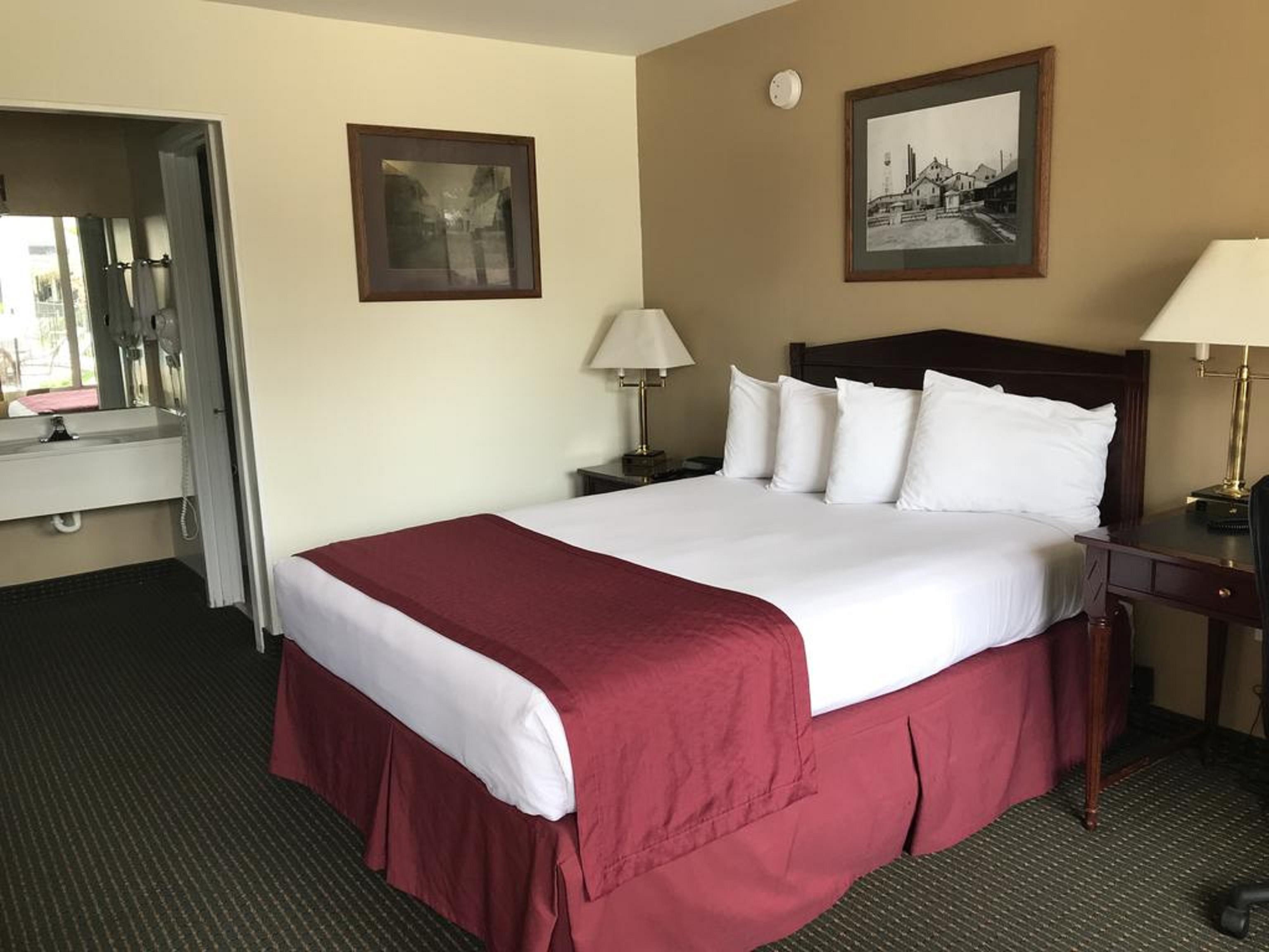 Carmel Inn And Suites Тибодо Екстериор снимка