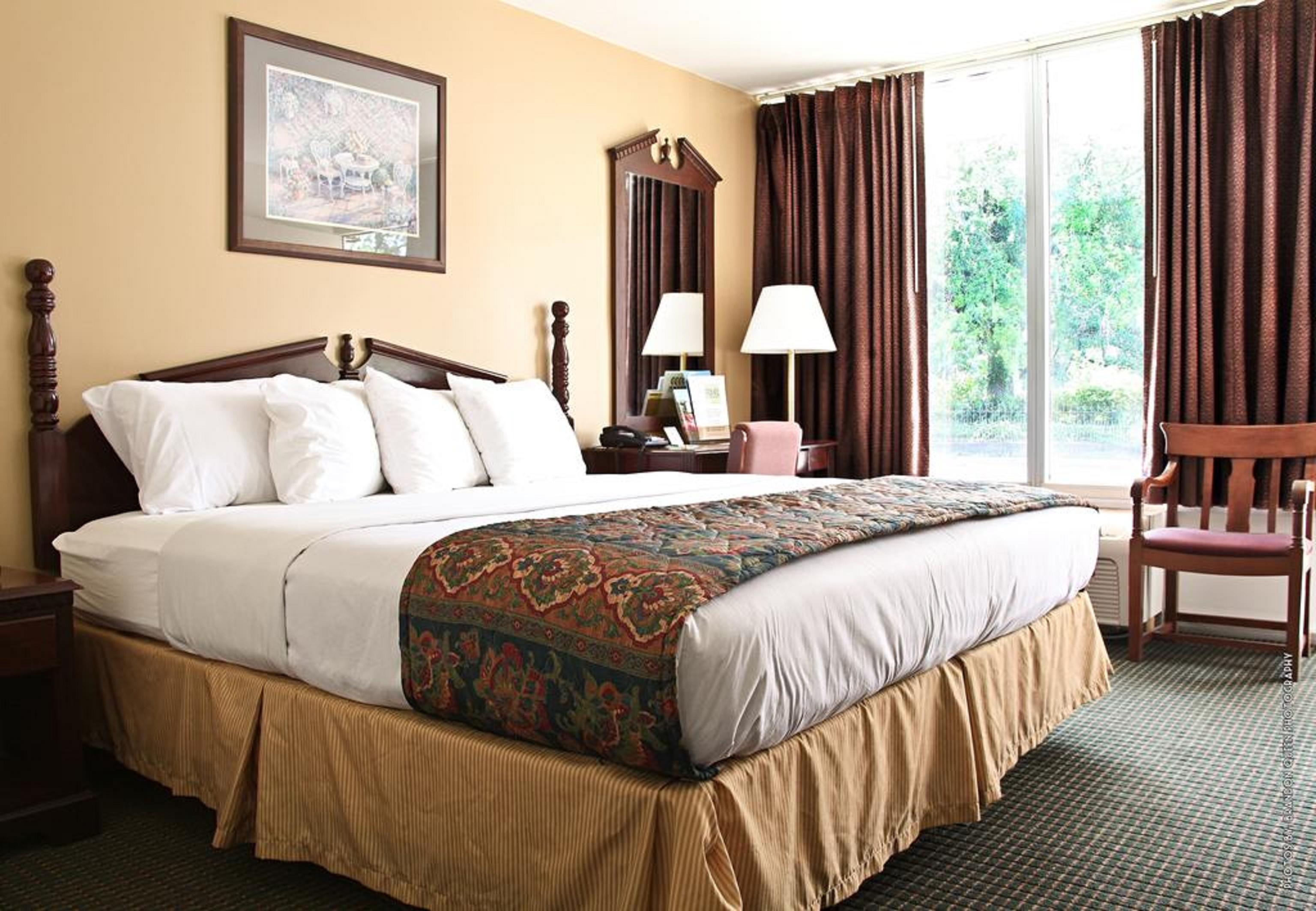 Carmel Inn And Suites Тибодо Екстериор снимка