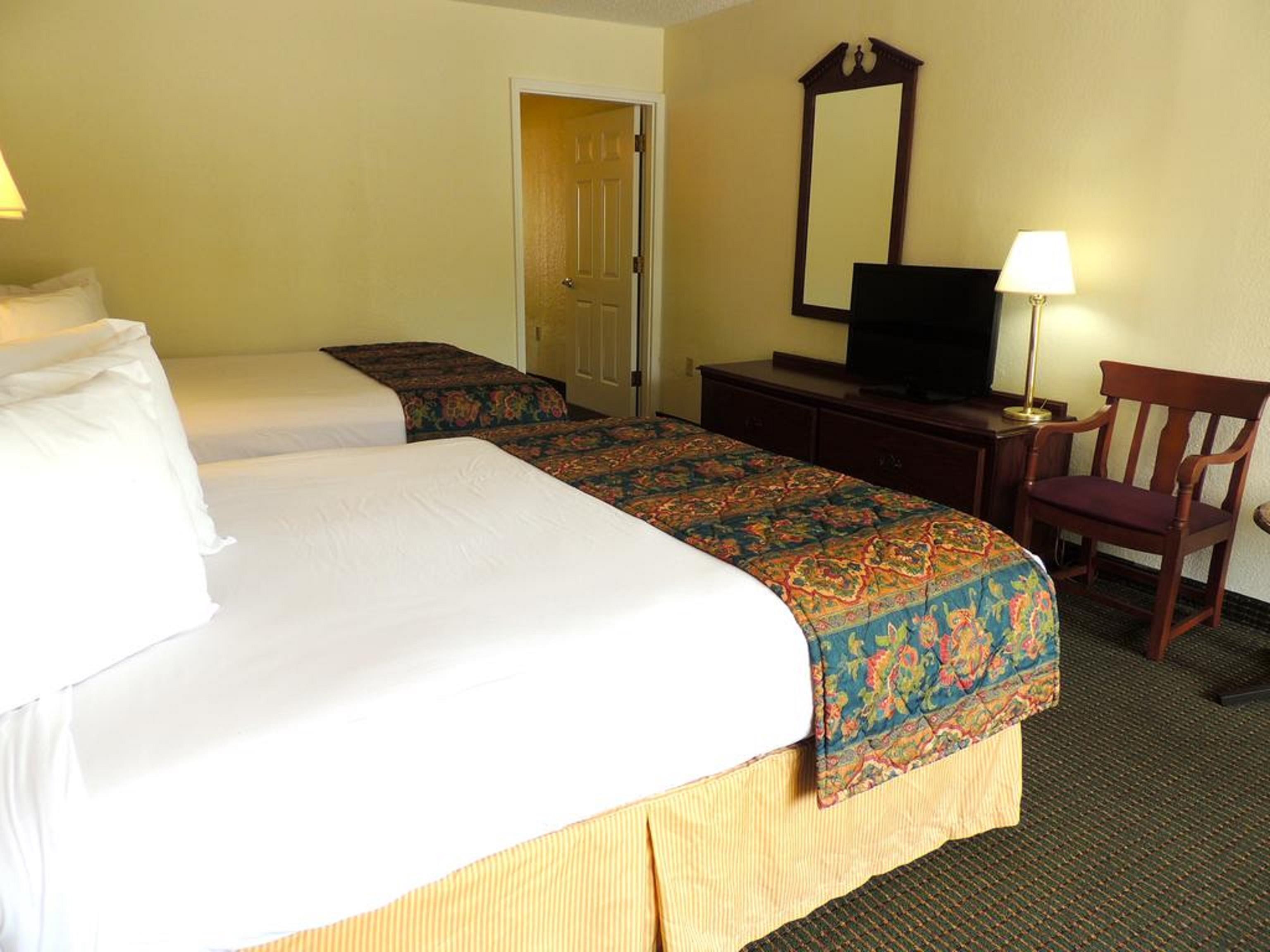 Carmel Inn And Suites Тибодо Екстериор снимка