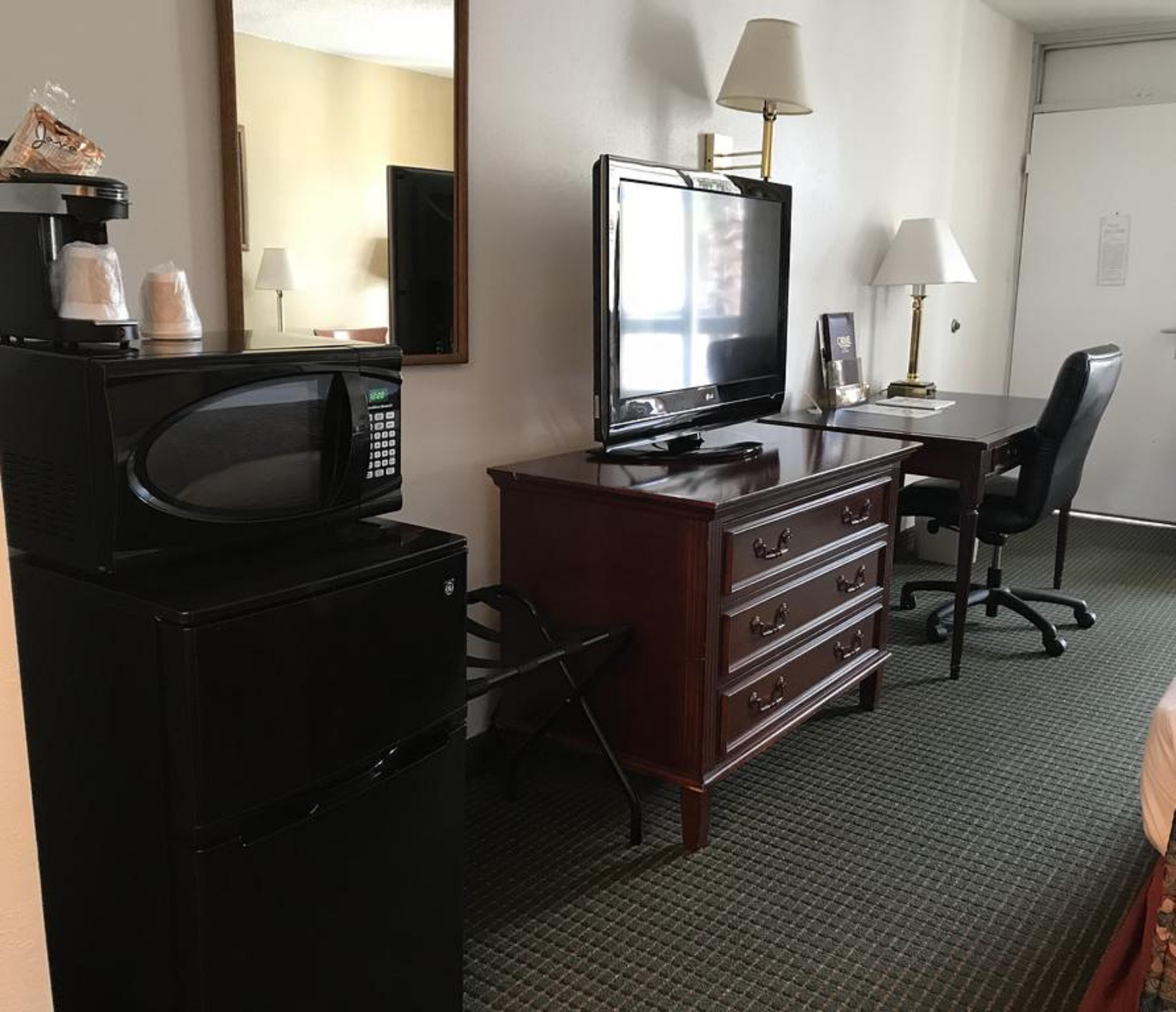 Carmel Inn And Suites Тибодо Екстериор снимка