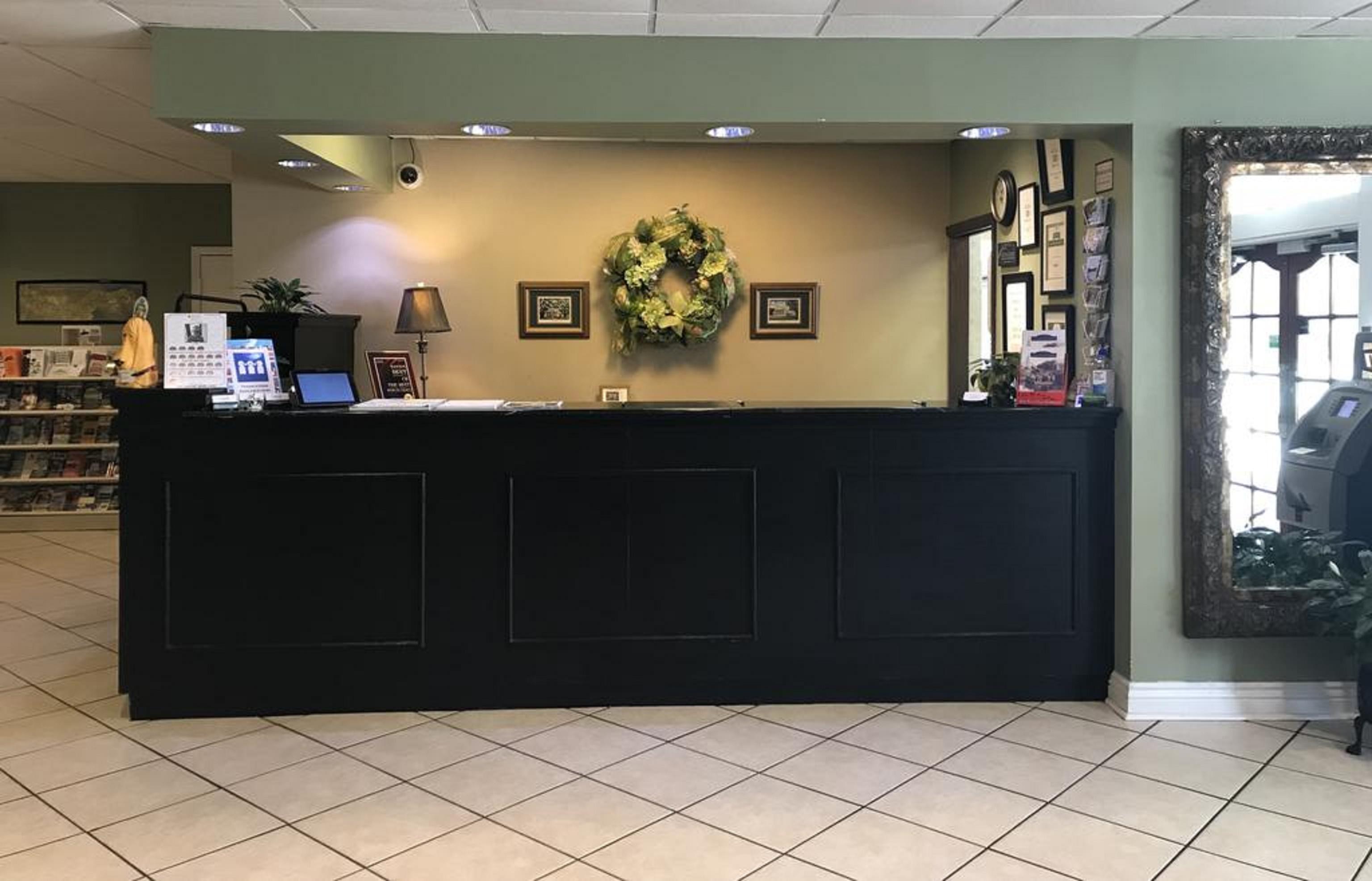 Carmel Inn And Suites Тибодо Екстериор снимка
