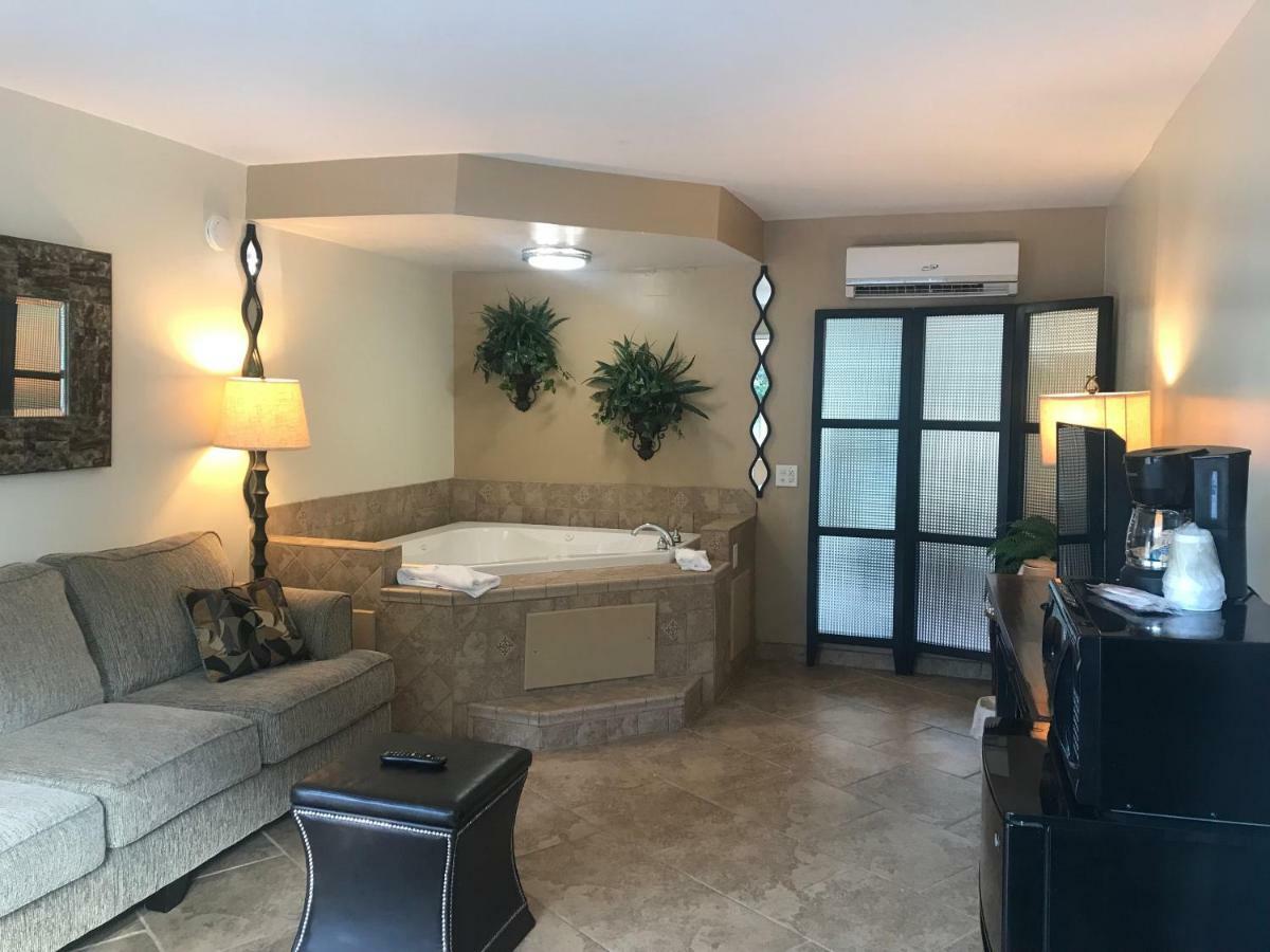 Carmel Inn And Suites Тибодо Екстериор снимка